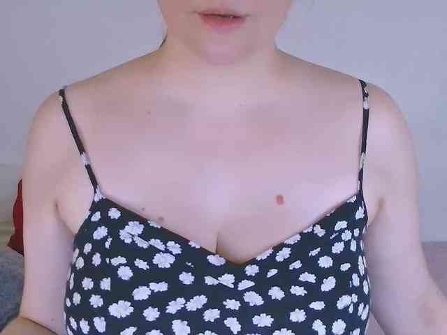 CurvyMasha webcam