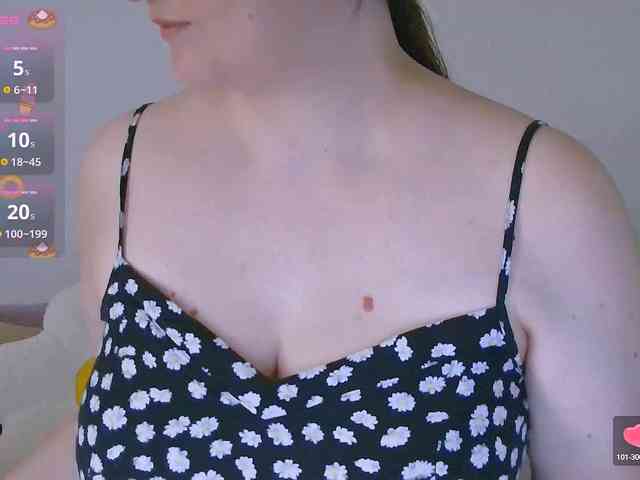 CurvyMasha webcam