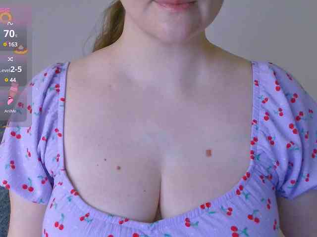 CurvyMasha webcam