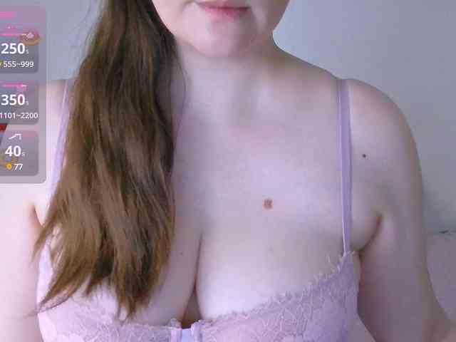CurvyMasha webcam