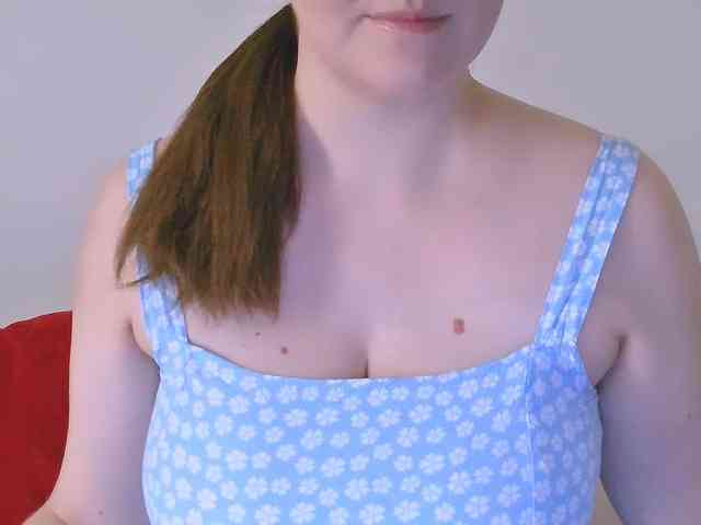 CurvyMasha webcam