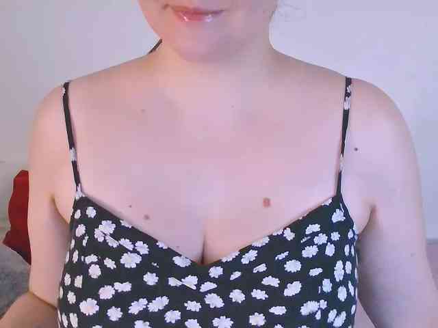 CurvyMasha webcam