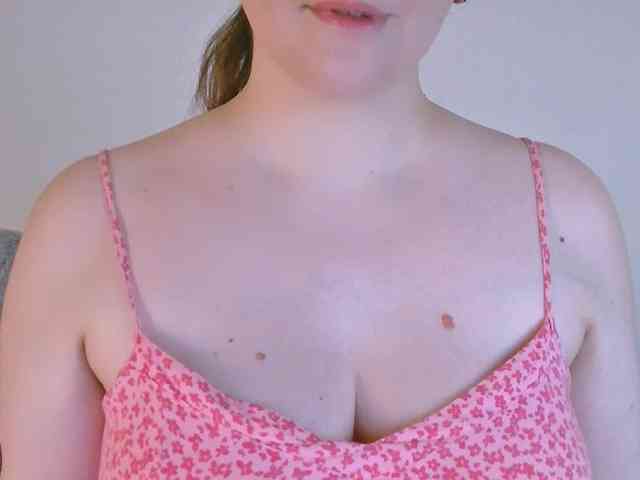 CurvyMasha webcam