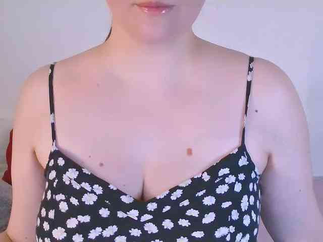 CurvyMasha webcam