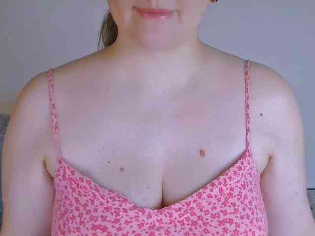 CurvyMasha webcam