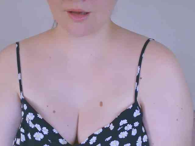 CurvyMasha webcam