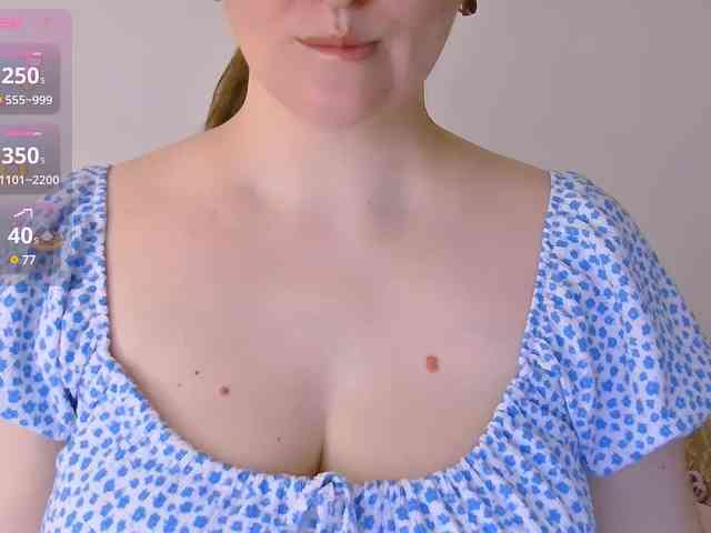 CurvyMasha webcam