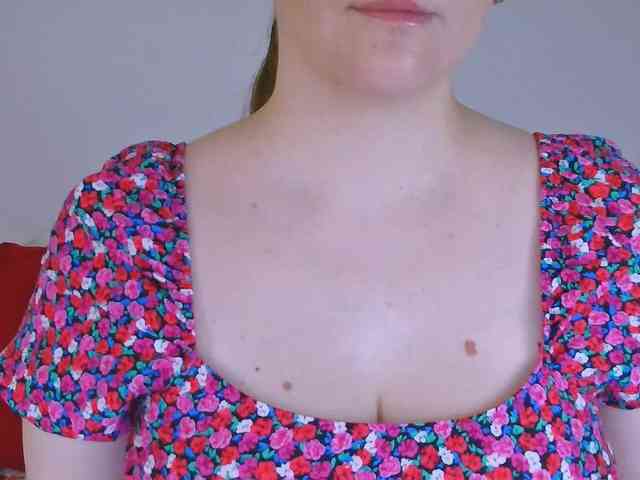 CurvyMasha webcam