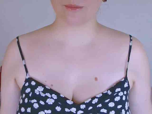 CurvyMasha webcam