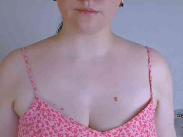 CurvyMasha webcam