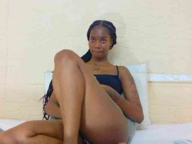 Slim-chocobar18 Live Webcam on BongaCams