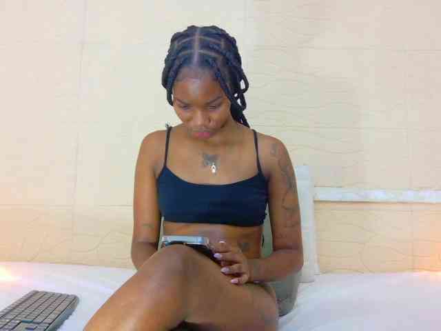 Slim-chocobar18 Live Webcam on BongaCams