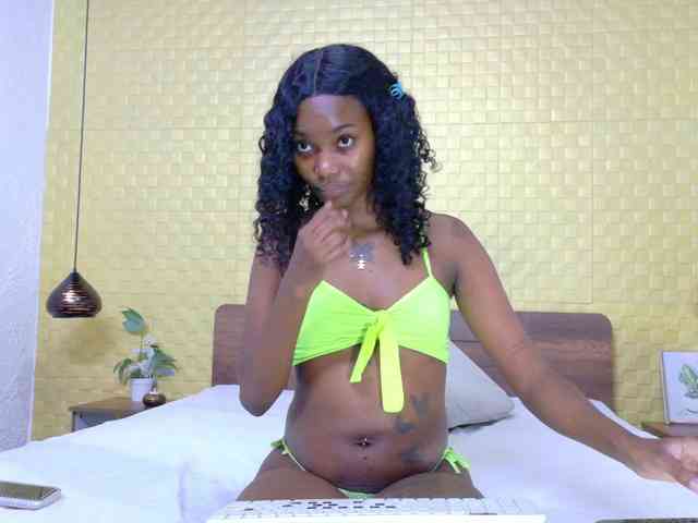 Slim-chocobar18 Live Webcam on BongaCams