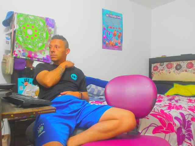 yournaughtyandsexyprince webcam