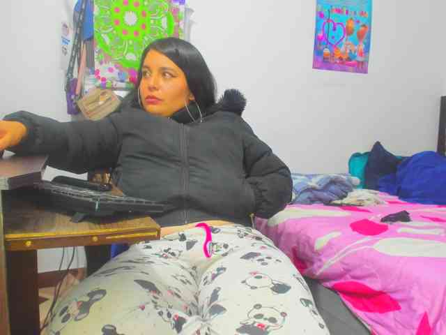 yournaughtyandsexyprince webcam