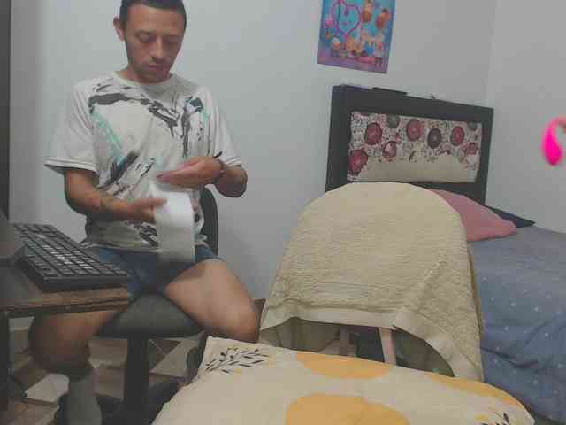 yournaughtyandsexyprince webcam