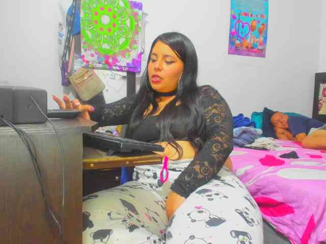 yournaughtyandsexyprince webcam