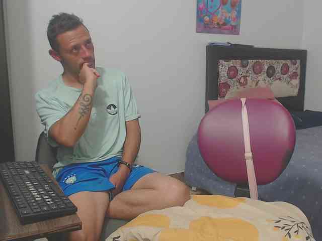 yournaughtyandsexyprince webcam