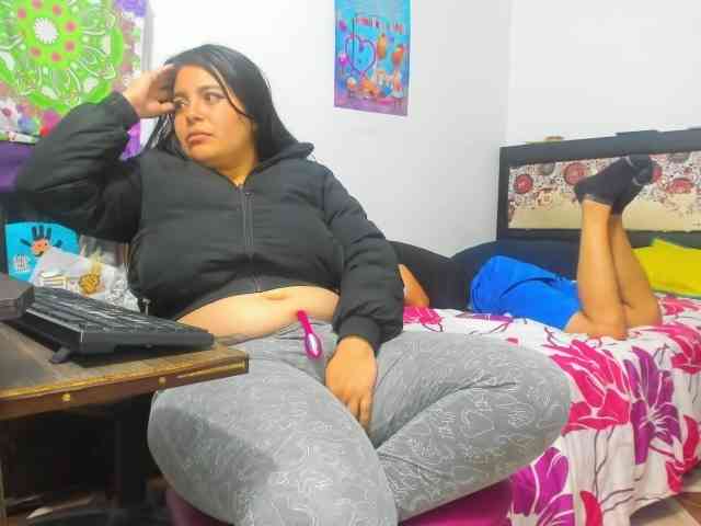 yournaughtyandsexyprince webcam