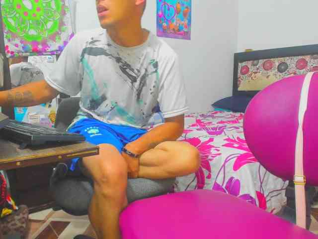 yournaughtyandsexyprince webcam