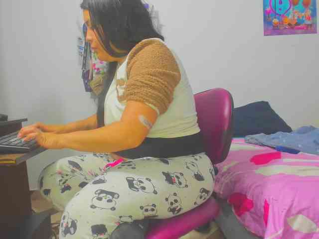 yournaughtyandsexyprince webcam