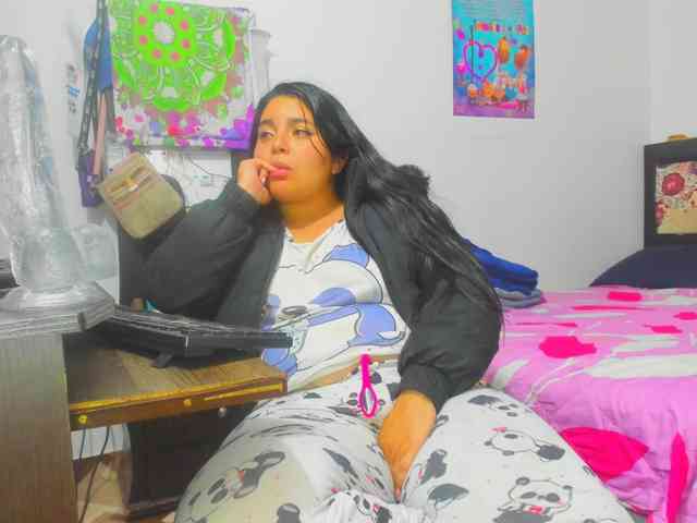 yournaughtyandsexyprince webcam