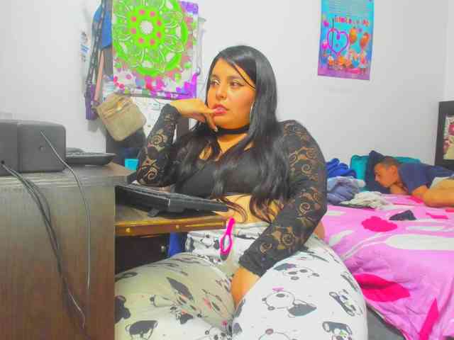 yournaughtyandsexyprince webcam