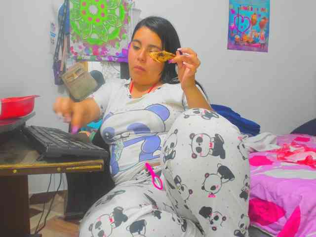 yournaughtyandsexyprince webcam