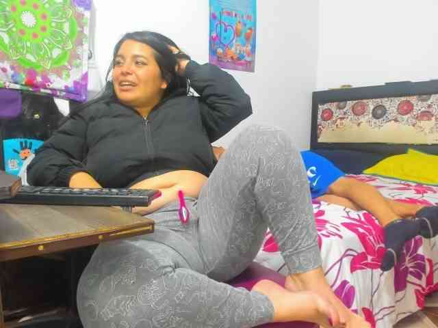 yournaughtyandsexyprince webcam