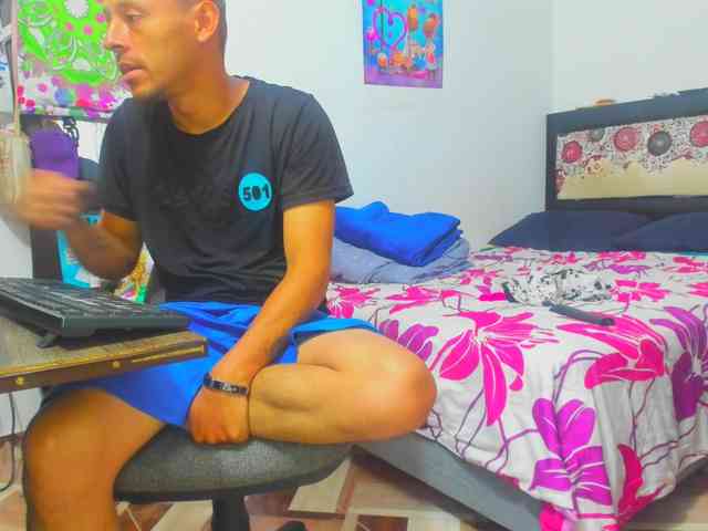 yournaughtyandsexyprince webcam