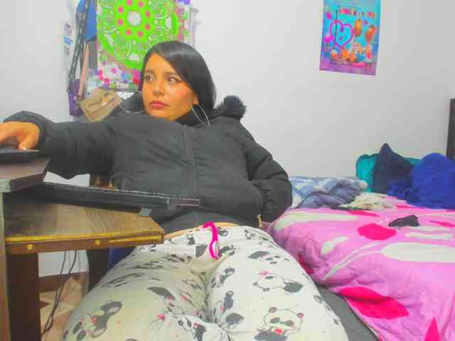 yournaughtyandsexyprince webcam