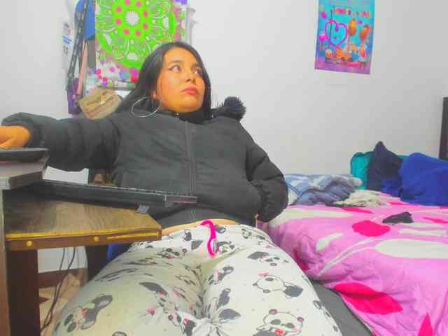 yournaughtyandsexyprince webcam