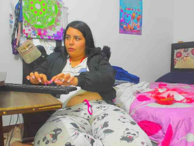 yournaughtyandsexyprince webcam