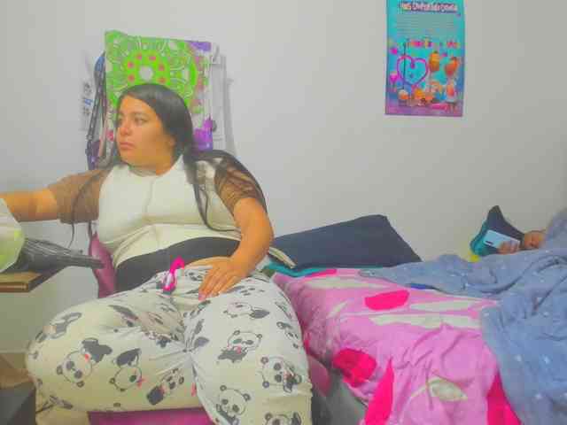 yournaughtyandsexyprince webcam