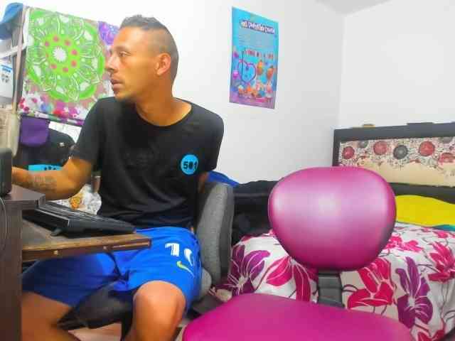 yournaughtyandsexyprince webcam