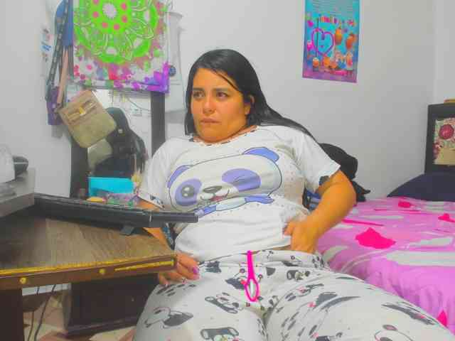 yournaughtyandsexyprince webcam