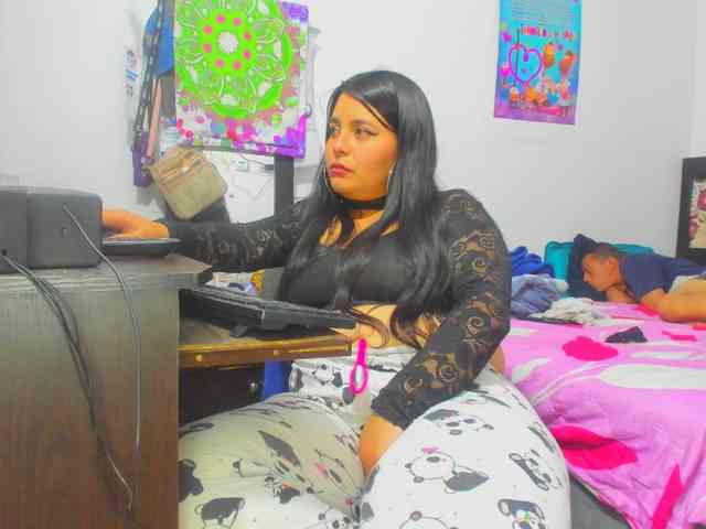 yournaughtyandsexyprince webcam