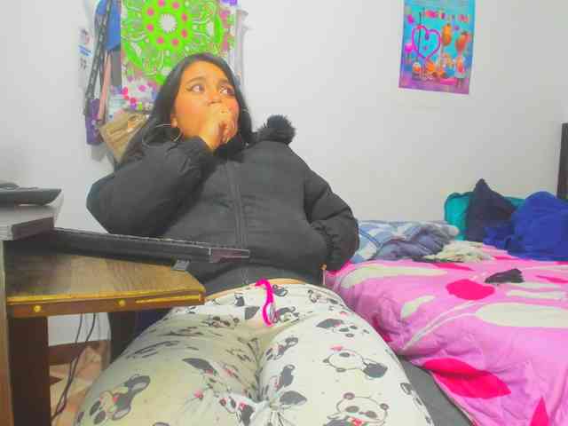 yournaughtyandsexyprince webcam