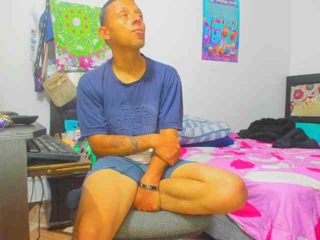 yournaughtyandsexyprince webcam