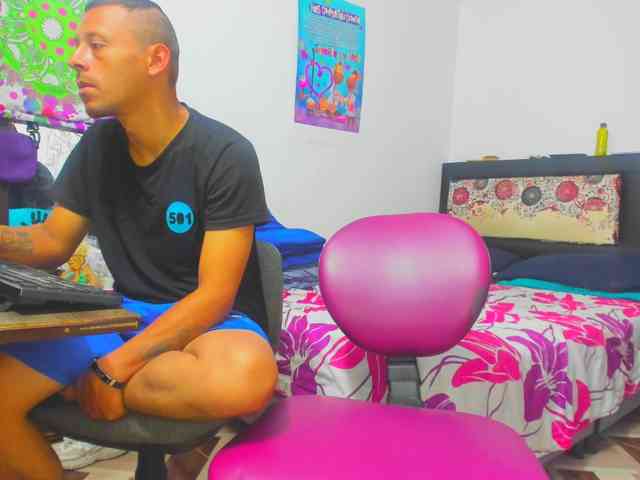 yournaughtyandsexyprince webcam