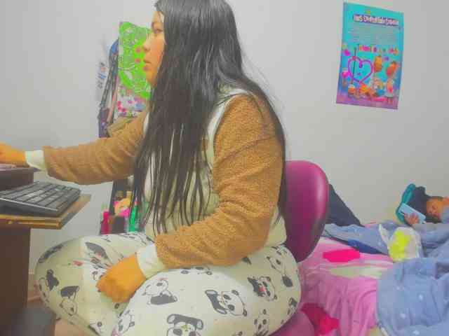 yournaughtyandsexyprince webcam