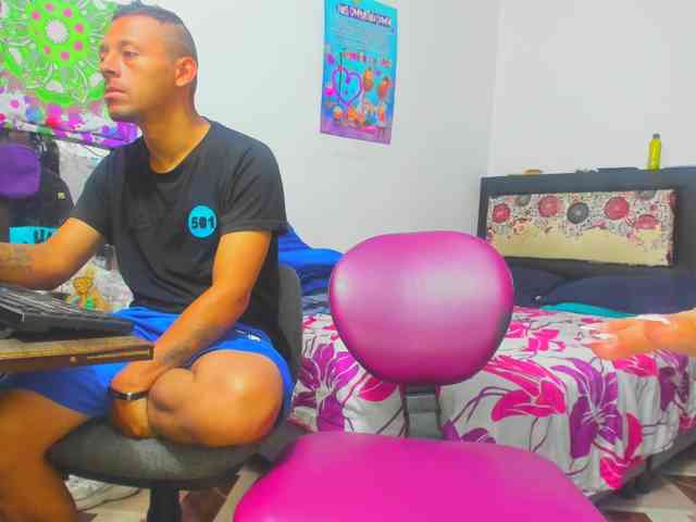 yournaughtyandsexyprince webcam