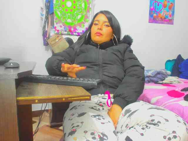 yournaughtyandsexyprince webcam