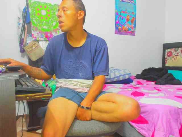 yournaughtyandsexyprince webcam