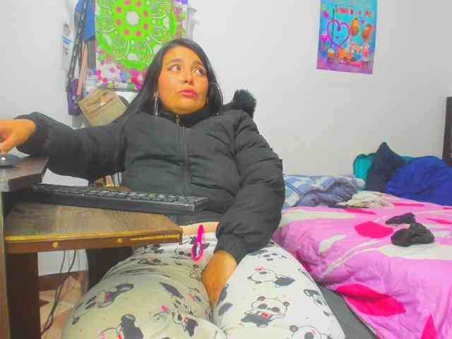 yournaughtyandsexyprince webcam