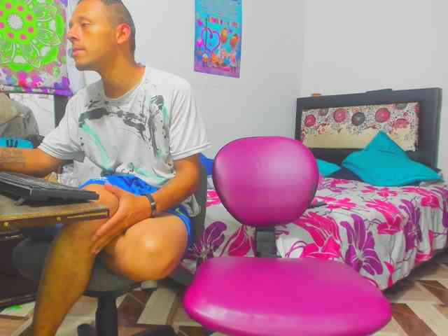 yournaughtyandsexyprince webcam