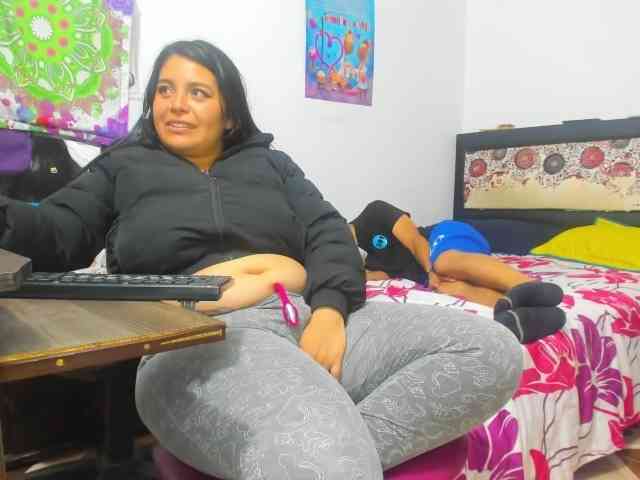 yournaughtyandsexyprince webcam