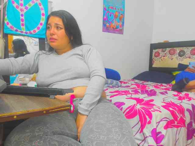 yournaughtyandsexyprince webcam