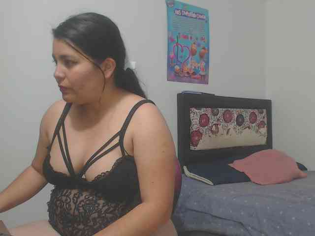 yournaughtyandsexyprince webcam