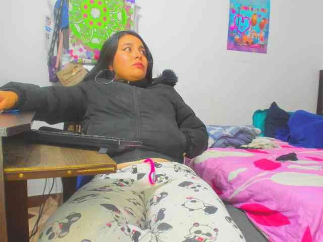 yournaughtyandsexyprince webcam